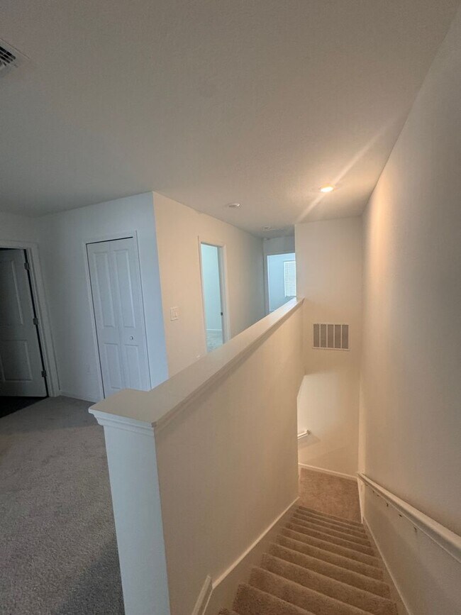 Building Photo - 4923 SW 81st Loop