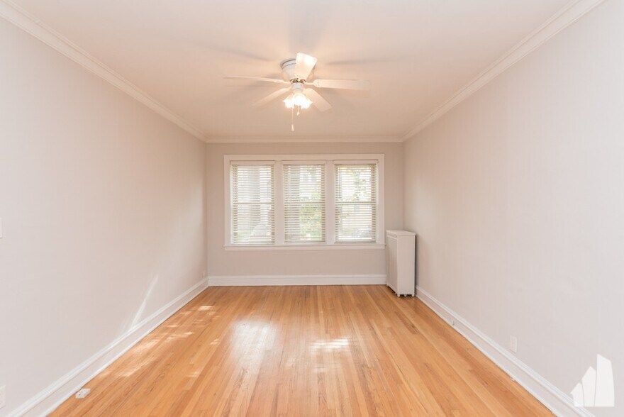 Building Photo - 7440 N Artesian Ave