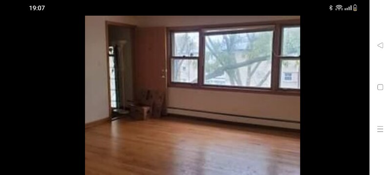 Building Photo - 5240 N Oakview Ave