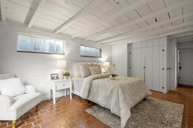 Building Photo - 3691 Laguna Ave