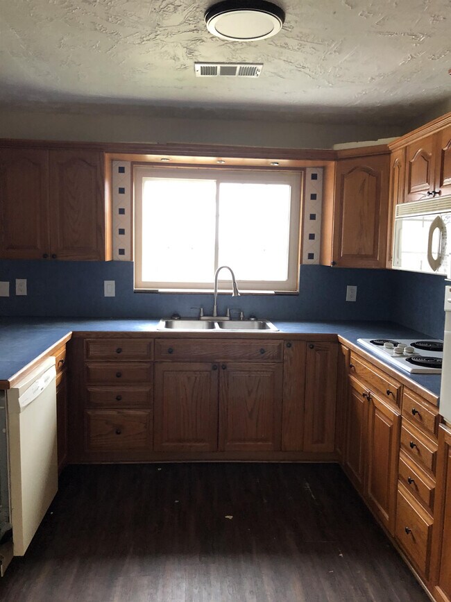 Building Photo - 218 Britton Dr