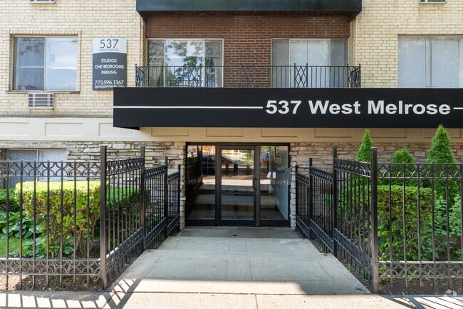 Building Exterior - Entrance - 537 W. Melrose