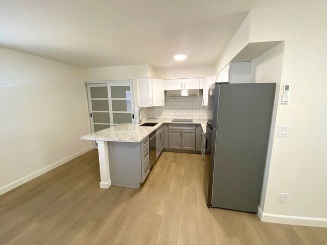 Building Photo - "TinyHouse" Apartment Downstairs - Washer/Dryer, Dishwasher, AC, Parking Space