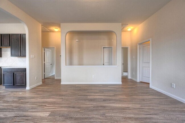 Building Photo - 2206 Spring Hollow Dr