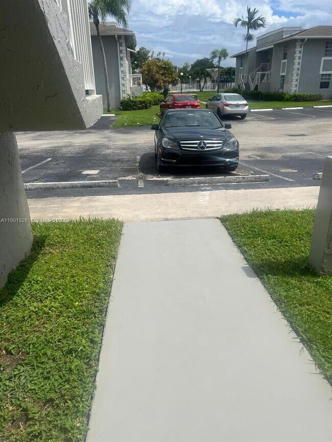 Building Photo - 438 NE 210th Cir Terrace