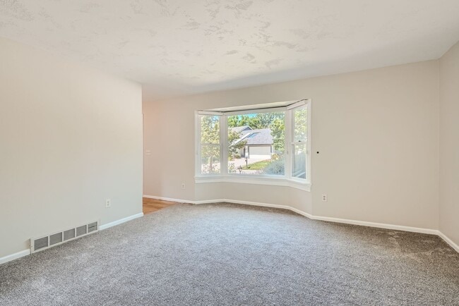 Building Photo - Stunning Home by Arapahoe Lake