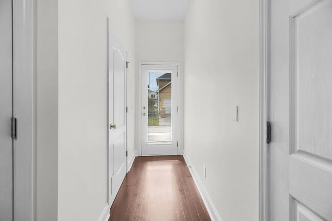 Building Photo - Port Wentworth Cottage