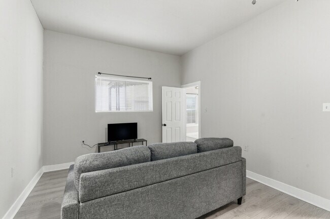 Building Photo - 314 West Cevallos-SI ID1363386P