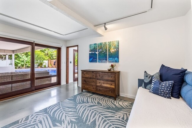 Building Photo - Elegant Home w/ Private Beach Access, Pool...