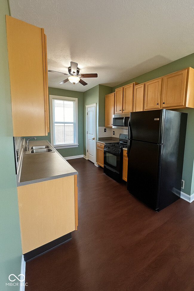 Building Photo - 549 N Belmont Ave