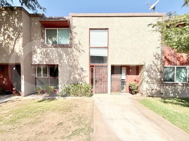 Primary Photo - 8255 E Thomas Rd