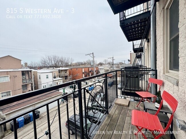 Building Photo - 815 S Western Ave