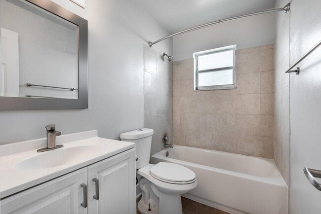 Building Photo - 801 NE 3rd St