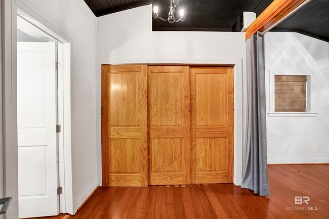 Building Photo - 18870 Highland Dr