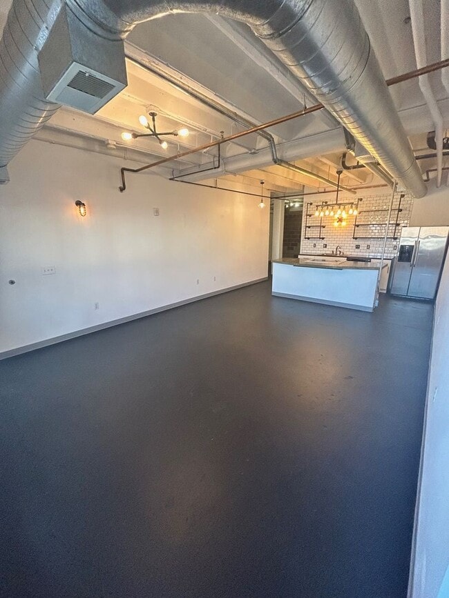 Building Photo - 1777 E 39th Ave
