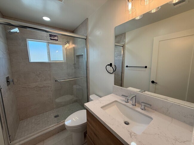 Building Photo - 5127 E Falls View Dr