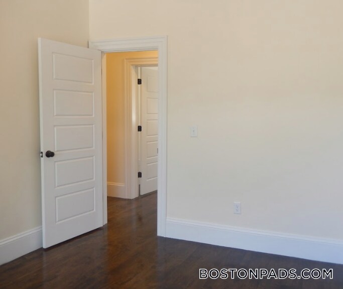 Building Photo - 29 Commonwealth Terrace