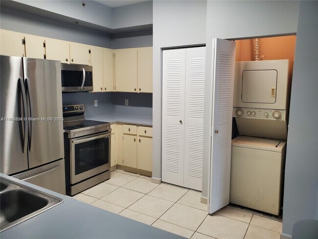 Building Photo - 7260 NW 114th Ave