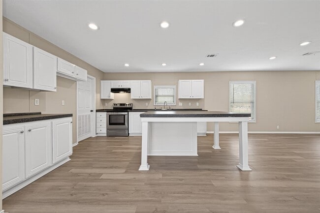 Building Photo - 15933 W Relza Dr