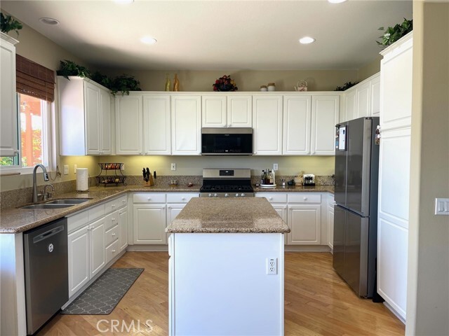 Building Photo - 8835 Fallbrook Way