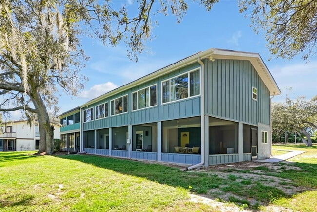 Building Photo - "ALL UTILITIES INCLUDED & Fully Furnished! Stunning 4-Bed, 3-Bath Townhome in Haines City"