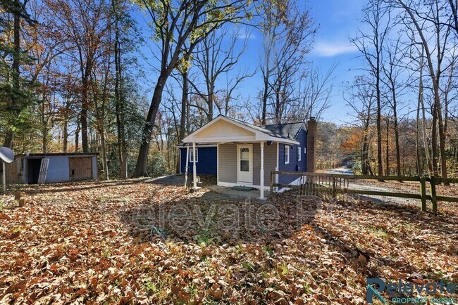 Building Photo - 6805 Lakeshore Dr