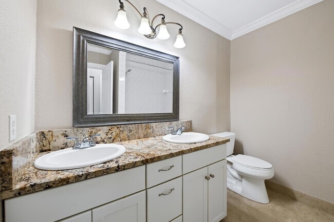 Building Photo - 1120 Renmar Dr