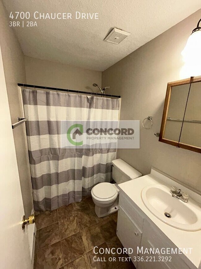 Building Photo - 4700 Chaucer Dr