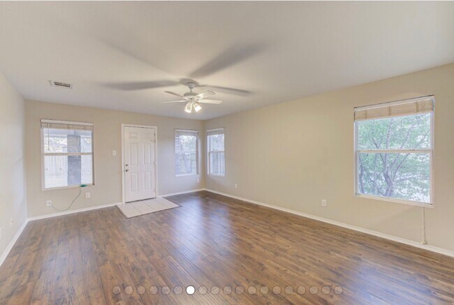 Building Photo - Spacious 3 bed!!!