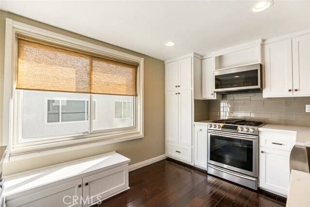 Building Photo - 4425 W Sarah St