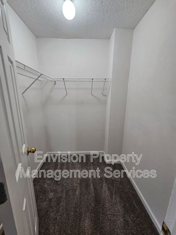 Building Photo - 10996 Knotty Pine Pl
