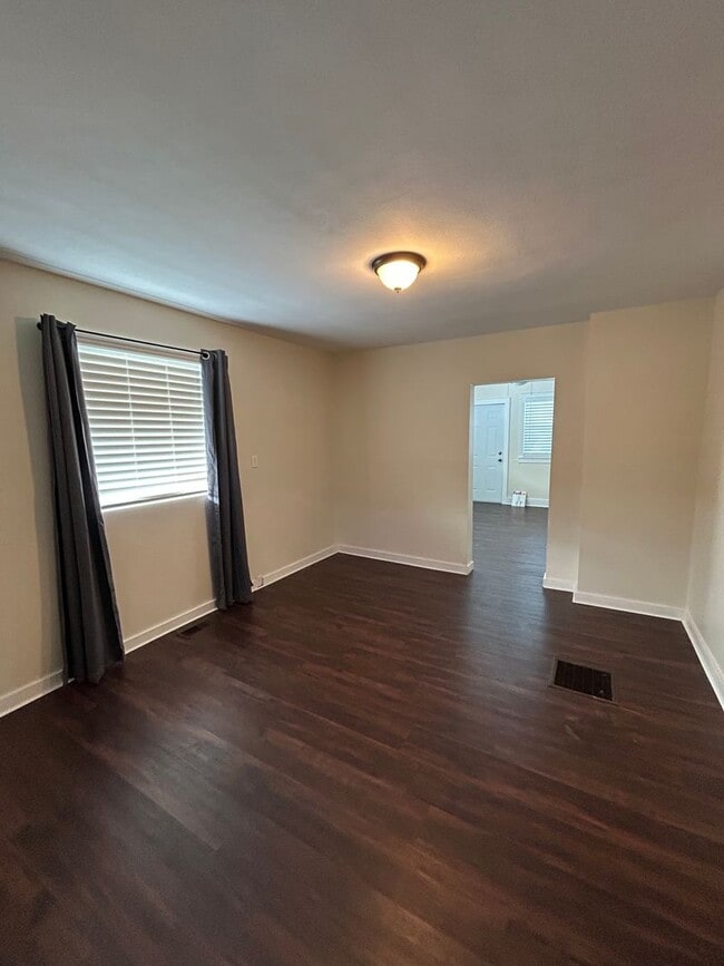 Building Photo - 1121 E 3rd St