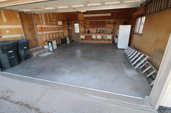 Building Photo - 601 La Bajada Way