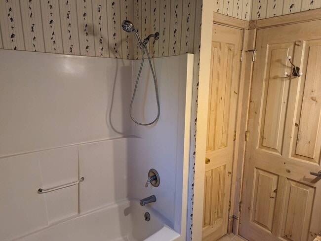 Building Photo - 134 Hanaford Rd