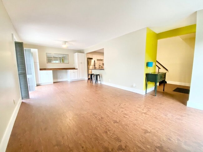 Building Photo - 180 Ledgewood Cir