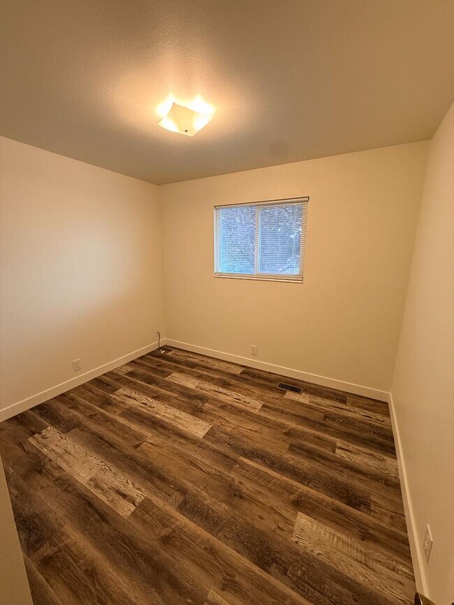 Building Photo - 633 S 1500 E