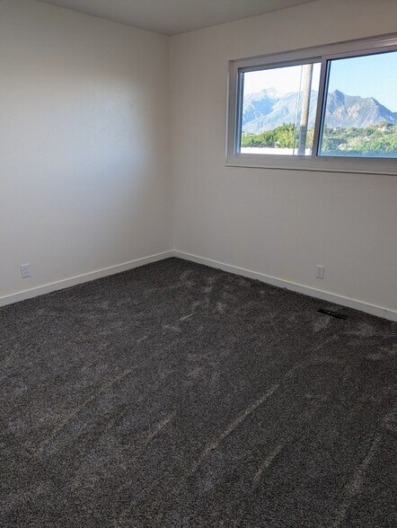 Building Photo - 1760 N 340 W