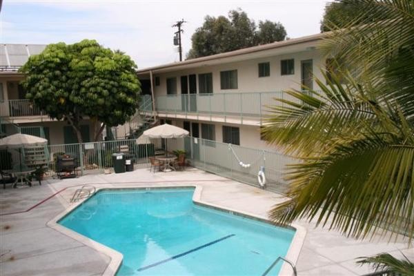 Pool - TUSTIN LANAI APARTMENTS