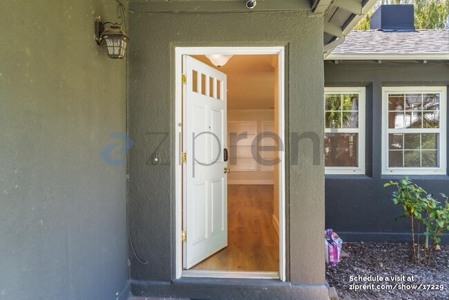 Building Photo - 96 Loyola Ave