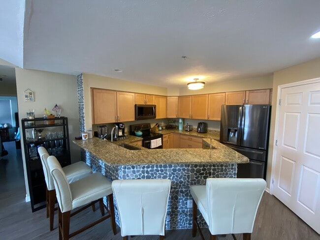 Building Photo - 1550 Oakfield Dr