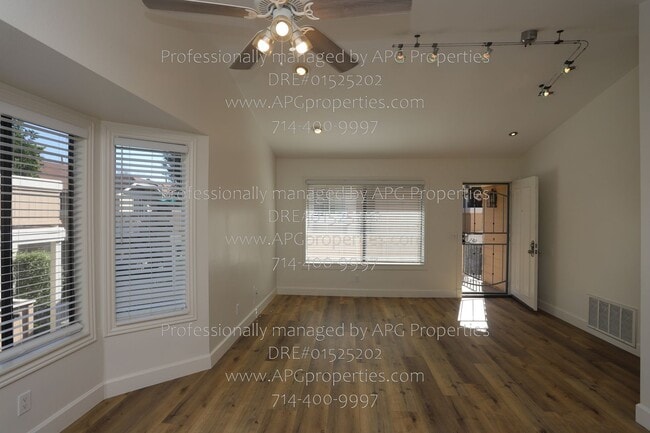 Building Photo - 7704 Elmdale Way