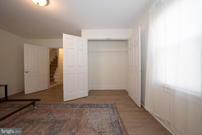 Building Photo - 717 Miller St