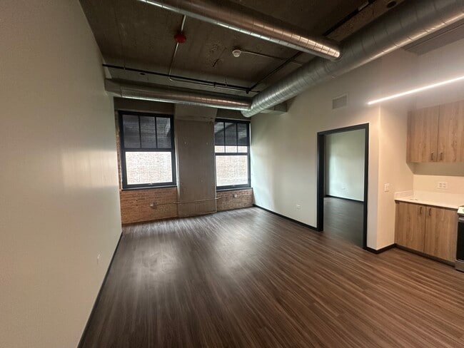 Building Photo - 2032 N Clybourn Ave