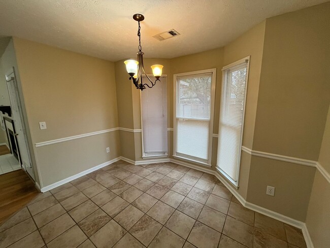 Building Photo - Home You’ll Love Coming Home To