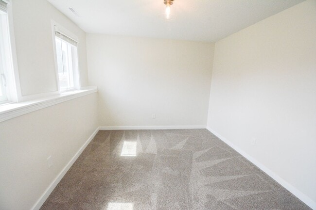 Building Photo - Luxury Lakeside Living – 3 Bed, 2.5 Bath Home with Stunning Views