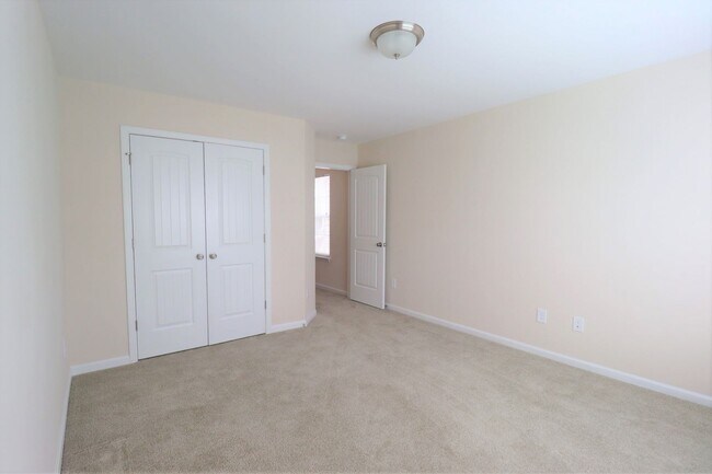 Building Photo - ~~ Beautiful home in Mackintosh on the Lake ~~