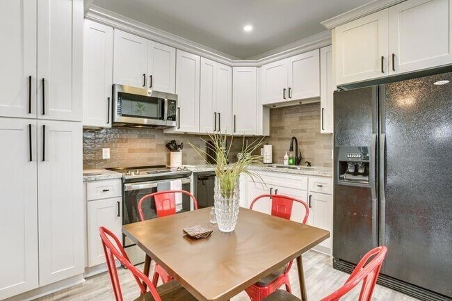 Building Photo - 2102 Philip St