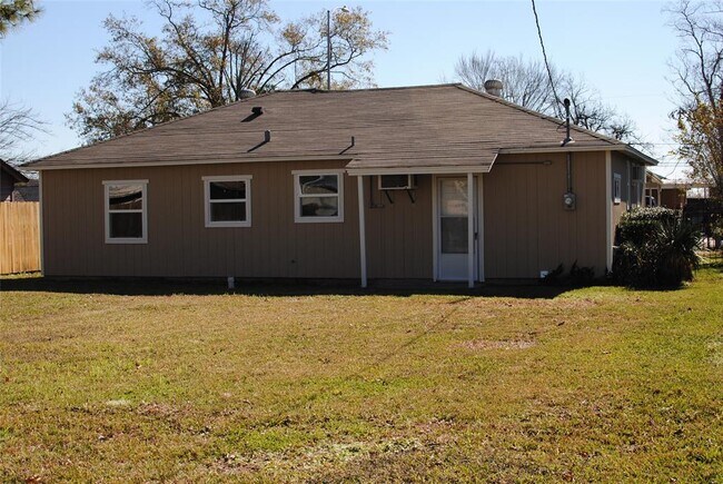 Building Photo - 7617 Delavan Dr