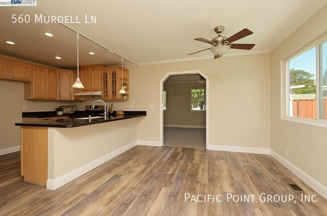 Building Photo - 560 Murdell Ln
