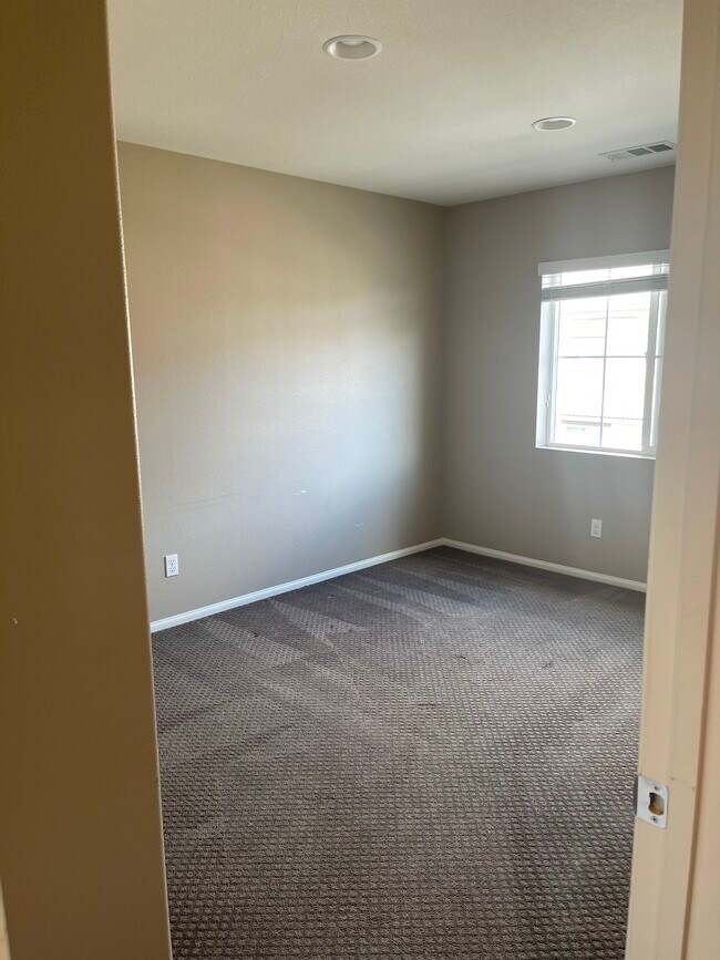 Building Photo - Lacroix Ave